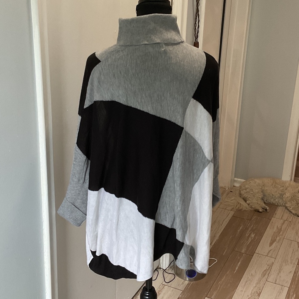 P367. Calvin Klein Women's Light Gray Turtleneck Sweater |S - Picture 3 of 5